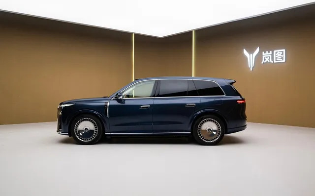 VOYAH Taishan — флагманский гибридный SUV от VOYAH: старт продаж и ключевые особенности