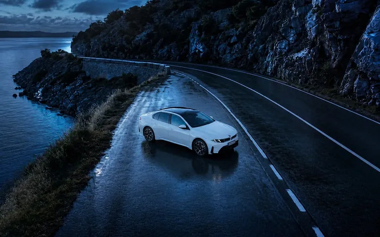 Новый BMW i3 уже на конвейере: что известно об электроседане Neue Klasse перед стартом продаж Новый BMW i3 уже на конвейере: что известно об электроседане Neue Klasse перед стартом продаж