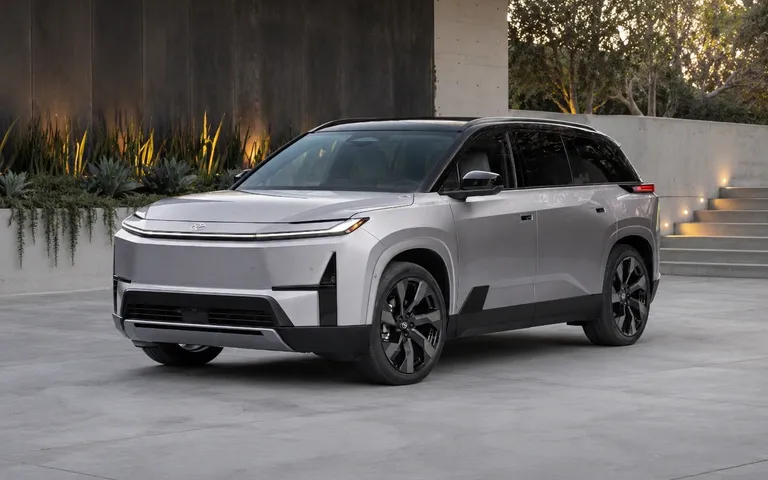 Toyota отложила электрический Highlander: сроки и характеристики Toyota отложила электрический Highlander: сроки и характеристики