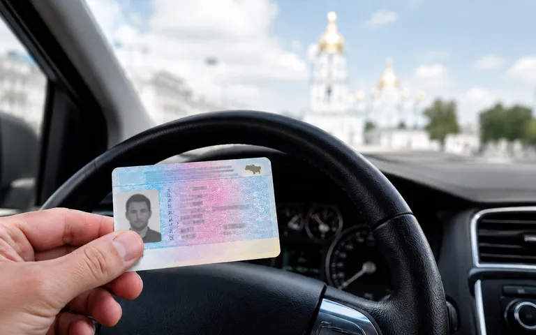 В Украине меняются сроки действия водительских прав