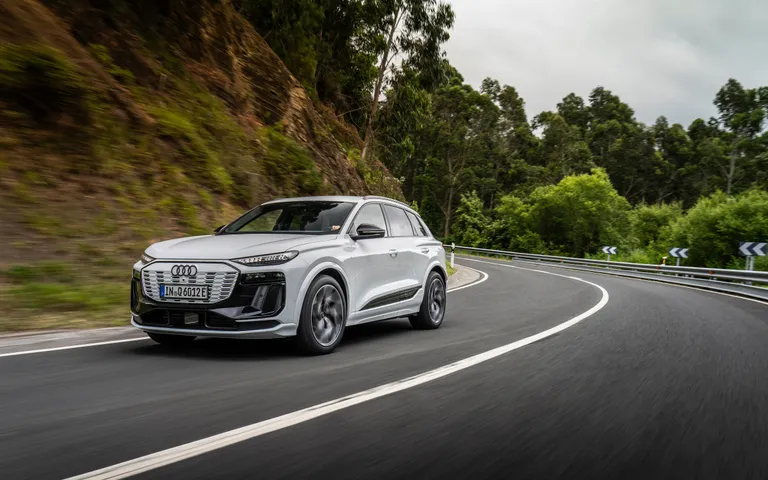 Audi Q6 e-tron на 200 км/ч: что стало с запасом хода Audi Q6 e-tron на 200 км/ч: что стало с запасом хода